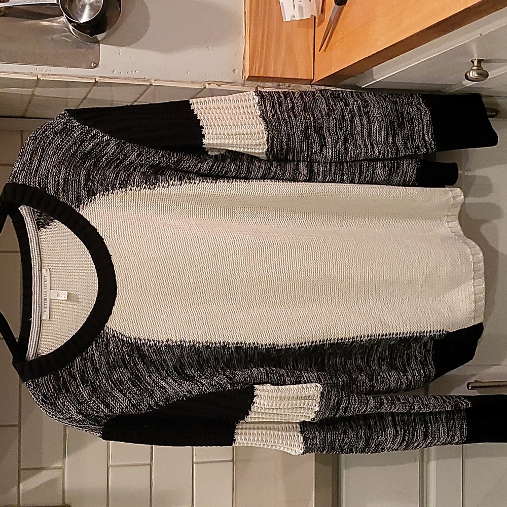 Victoria's secret sweater size xl